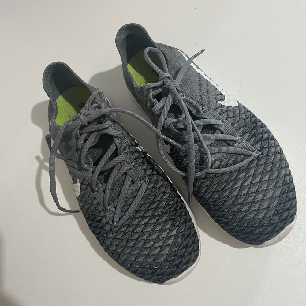 Nike Flyknit 2 Lace Up Running Shoe Gray Size 6
